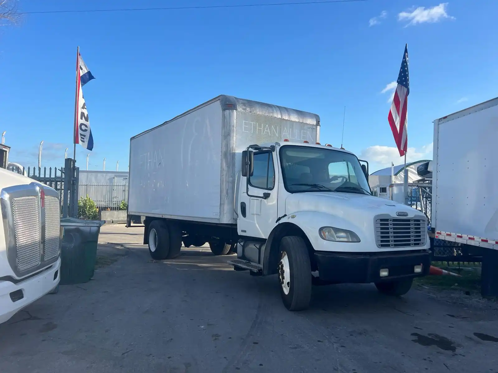 2005 FREIGHTLINER M2 20FT DRY BOX STOCK 1735