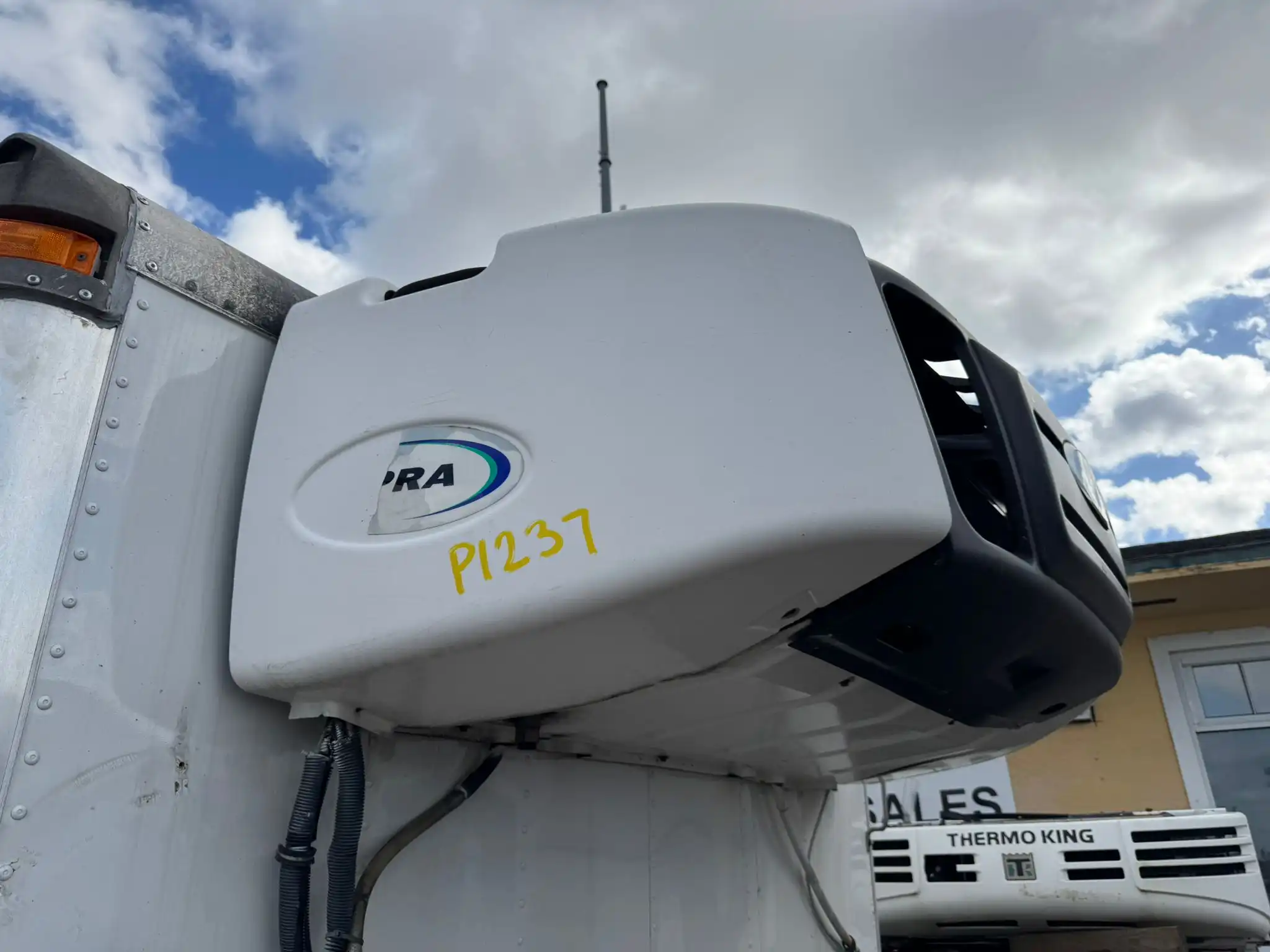 2016 CARRIER SUPRA 560 STOCK P1237