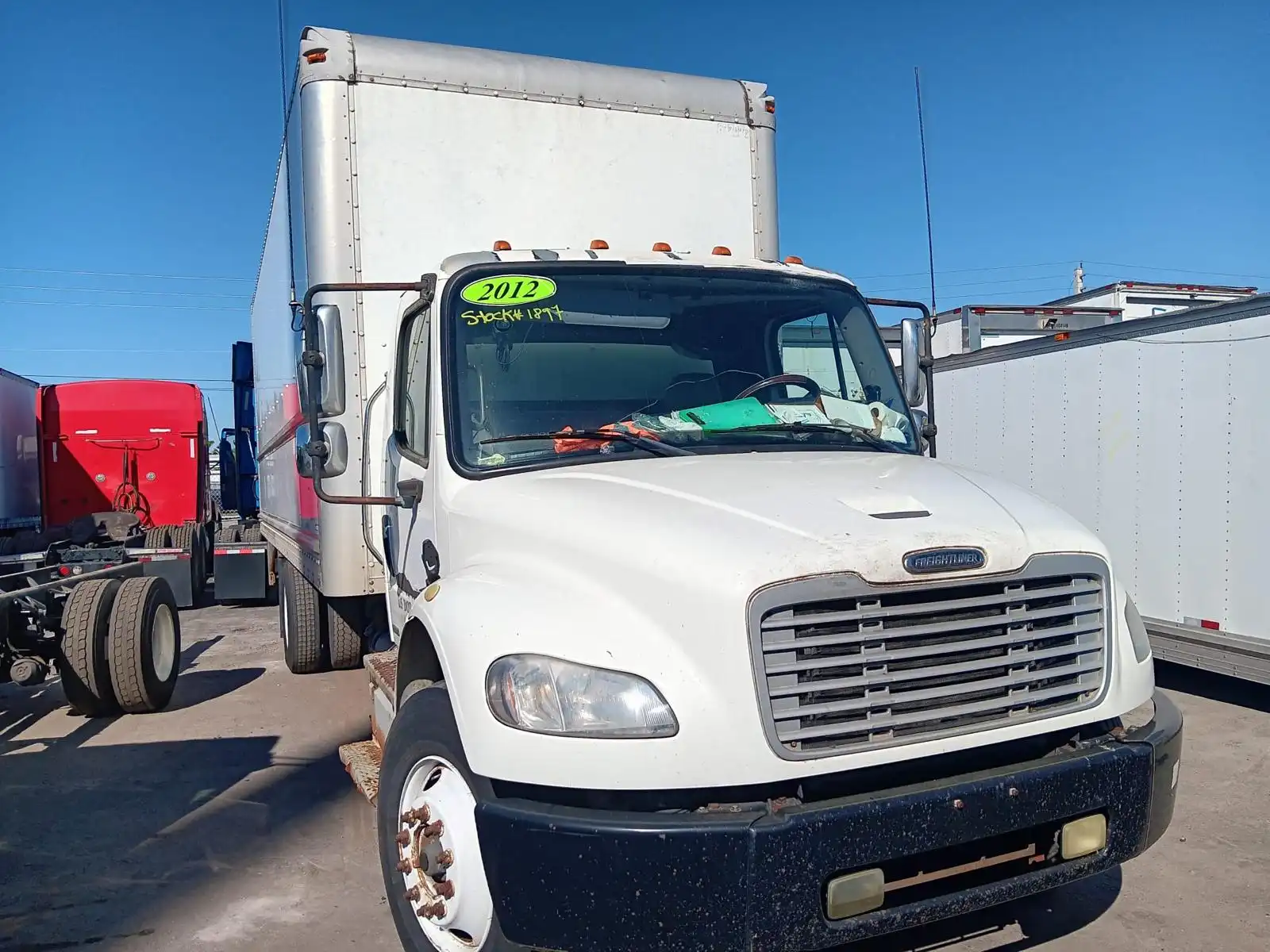 2012 FREIGHTLINEAR M2 26 FT DRYBOX 