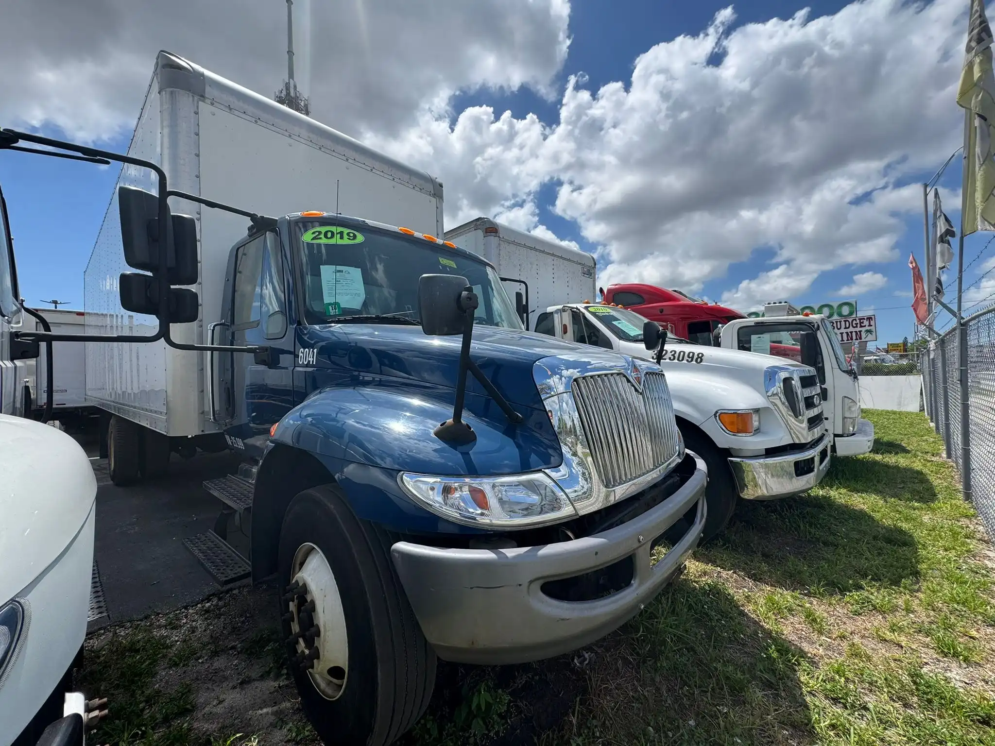 2019 INTERNATIONAL 4300 28FT DRY BOX STOCK 1902